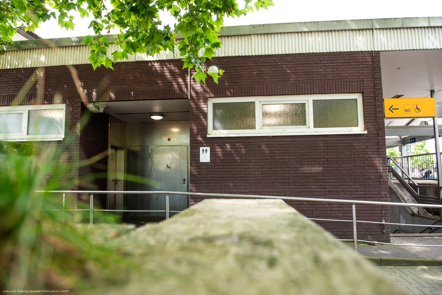 Öffentliche_Toilette_Bahnhof_Lippstadt_(c) KWL Kultur und Werbung Lippstadt GmbH Pro-t-in GmbH (2).jpg
